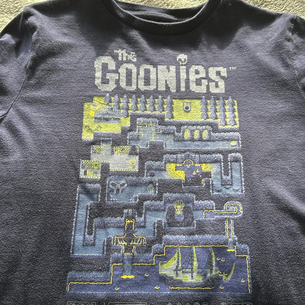 💰BOGO, 1 EQUAL OR LESSER PRICE💰 Gap Kids The Goonies Graphic T, Navy Uniform